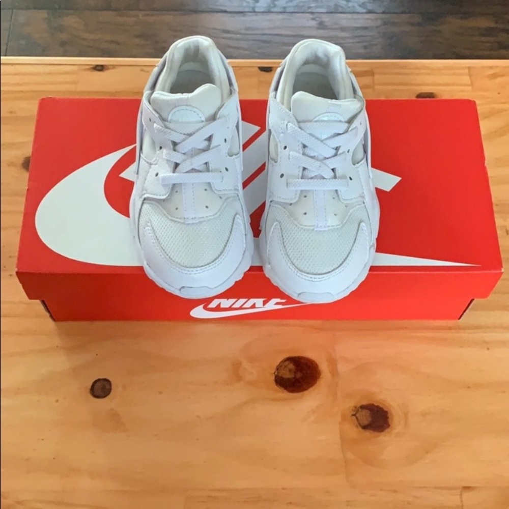White Nike Huarache Run (Toddler👟)